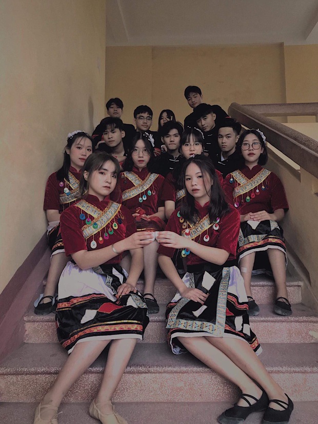 Diện trang phục dân tộc, hội bạn thân nhận về cơn mưa lời khen với nhan sắc không phải dạng vừa - Ảnh 1.