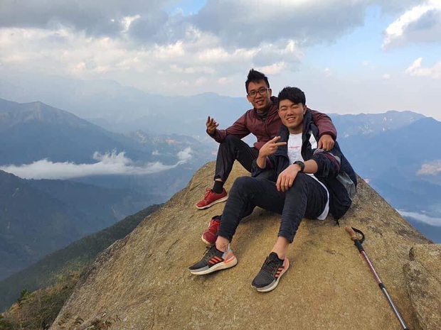 Xuân Trường khoe ảnh đi leo núi, săn mây khiến fan vừa mừng vừa lo: Anh vẫn còn phải chống nạng mà - Ảnh 2.