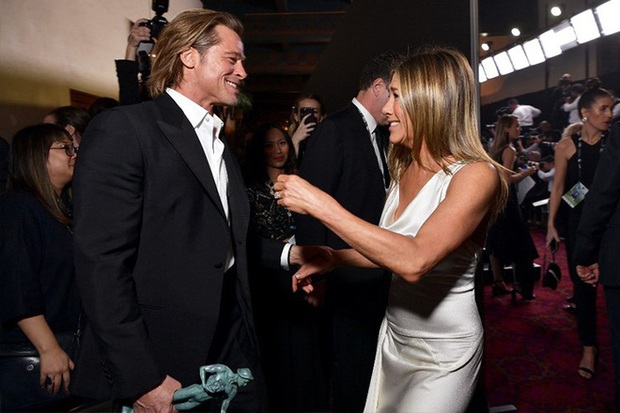 Ghen tức khi Brad Pitt và Jennifer Aniston tái hợp, Angelina Jolie chi tận 32 tỷ đồng để phẫu thuật thẩm mỹ? - Ảnh 1.