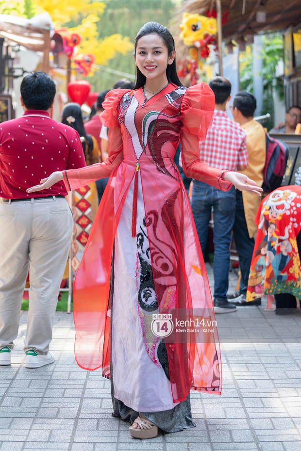 Lương Mỹ Kỳ diện áo dài đỏ rực, tươi tắn đón cái Tết đầu tiên hậu chuyển giới - Ảnh 12. Lương Mỹ Kỳ diện áo dài đỏ rực, tươi tắn đón cái Tết đầu tiên hậu chuyển giới - Ảnh 12.