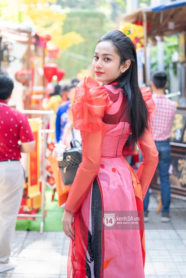 Lương Mỹ Kỳ diện áo dài đỏ rực, tươi tắn đón cái Tết đầu tiên hậu chuyển giới - Ảnh 14. Lương Mỹ Kỳ diện áo dài đỏ rực, tươi tắn đón cái Tết đầu tiên hậu chuyển giới - Ảnh 14.