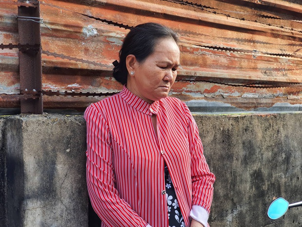 Nhân chứng vụ cháy nhà khiến 5 người tử vong ngày 27 Tết: May mà hôm qua 2 đứa cháu nội vừa được đưa về quê ngoại đón Tết - Ảnh 1.