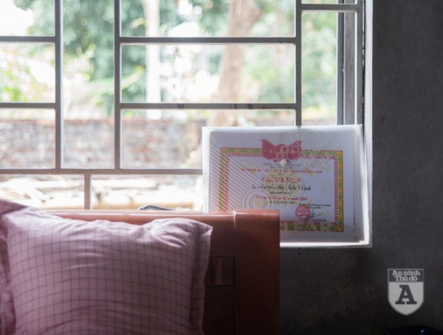 Ảnh: Nụ cười lạc quan của nữ sinh Ngoại Thương trước cái Tết không còn bố ở bên - Ảnh 1.