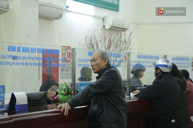 Ảnh: Không khí hối hả của chuyến tàu cuối năm đưa hành khách về quê ăn Tết - Ảnh 4. Ảnh: Không khí hối hả của chuyến tàu cuối năm đưa hành khách về quê ăn Tết - Ảnh 4.