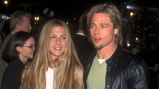 Bản đồ quan hệ Brad Pitt - Jennifer Aniston: Cặp đôi cả thế giới ghen tị kết thúc vì lùm xùm ngoại tình, sau 15 năm gặp lại ánh mắt vẫn như xưa - Ảnh 1.