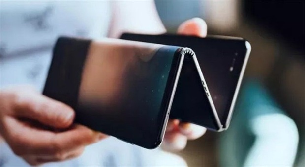 Samsung Galaxy Z lộ quảng cáo với thiết kế gập 3 lần, trông giống như đàn Accordion - Ảnh 2.