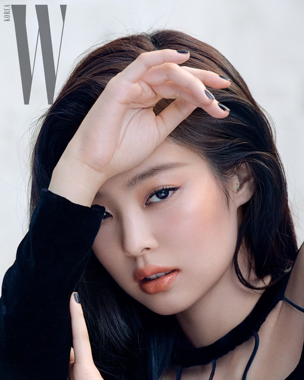 Chanel sống Jennie (BLACKPINK) khiến dân tình ngất ngây với bộ ảnh tạp chí sang hết cỡ, khoe khéo vòng 1 nóng bỏng - Ảnh 3.