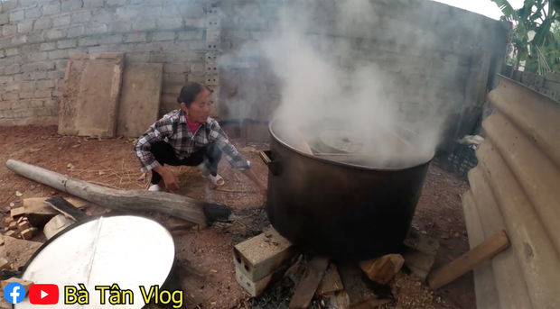 Bà Tân Vlog chơi lớn làm hẳn bánh chưng 50kg nhưng vẫn chưa gây ấn tượng bằng hương vị khi ăn - Ảnh 8.