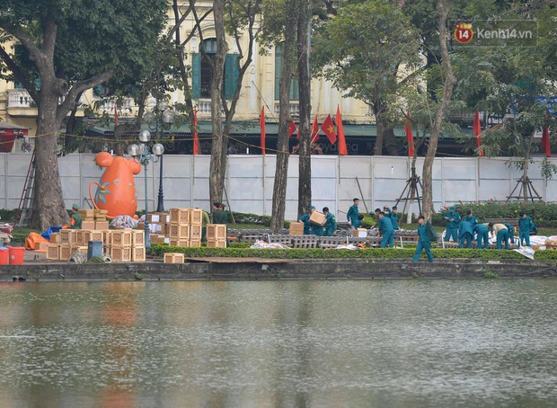 Các trận địa pháo hoa tầm thấp và tầm cao tại Hà Nội đang hối hả thực hiện - Ảnh 10.