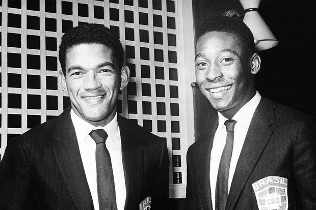 Garrincha: Thiên tài chân cong được sùng bái hơn cả Vua bóng đá Pele đã tự giết mình bằng men rượu như thế nào? - Ảnh 3. Garrincha: Thiên tài chân cong được sùng bái hơn cả Vua bóng đá Pele đã tự giết mình bằng men rượu như thế nào? - Ảnh 3.