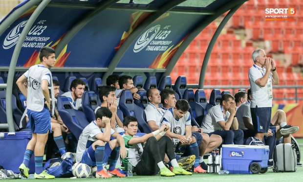 Tuột HCĐ U23 châu Á 2020, đương kim vô địch Uzbekistan càng đau đớn khi đã mất luôn tấm vé cuối cùng đến ngày hội thể thao lớn nhất hành tinh - Ảnh 6. Tuột HCĐ U23 châu Á 2020, đương kim vô địch Uzbekistan càng đau đớn khi đã mất luôn tấm vé cuối cùng đến ngày hội thể thao lớn nhất hành tinh - Ảnh 6.