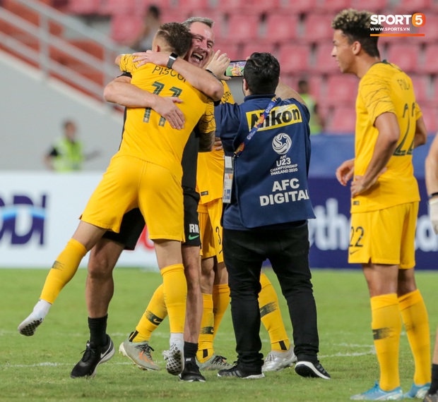 Thầy cũ của Ronaldo ăn mừng phấn khích khi giúp U23 Australia giành vé cuối cùng của châu Á tham dự Olympic - Ảnh 2.