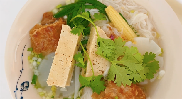 Không phải bánh tét hay thịt kho, mùng 1 Tết nhà Thuỷ Tiên - Công Vinh là phải ăn món mì đặc biệt này để cầu may mắn - Ảnh 3. Không phải bánh tét hay thịt kho, mùng 1 Tết nhà Thuỷ Tiên - Công Vinh là phải ăn món mì đặc biệt này để cầu may mắn - Ảnh 3.