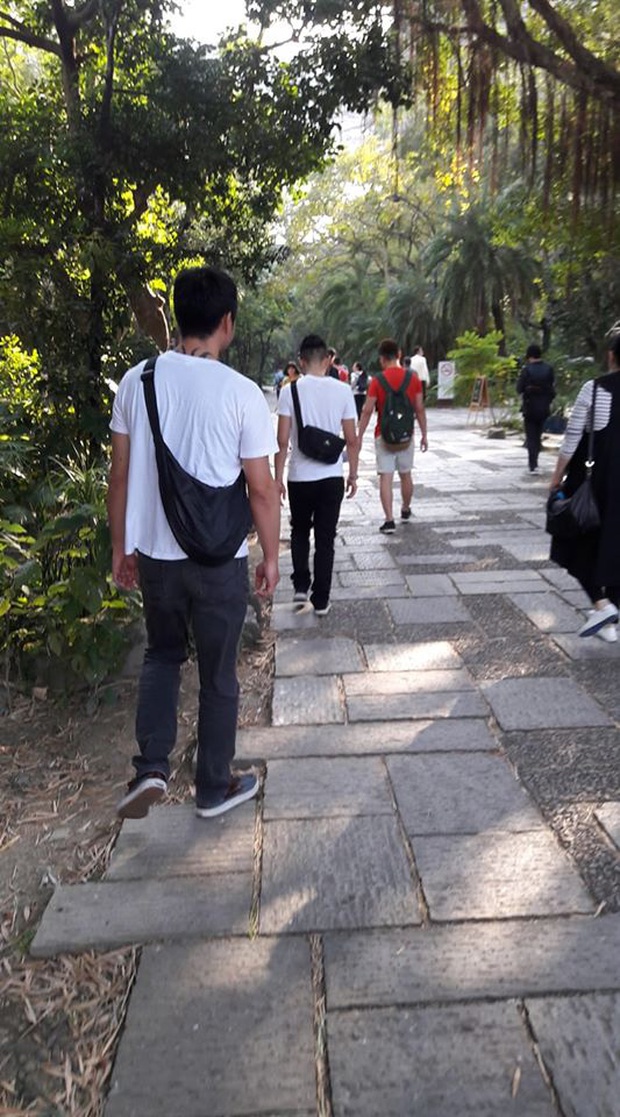 Tết phải đi chơi một mình không đáng buồn, đáng buồn là đã ế lại còn đụng hàng chan chát với tụi có bồ - Ảnh 11. Tết phải đi chơi một mình không đáng buồn, đáng buồn là đã ế lại còn đụng hàng chan chát với tụi có bồ - Ảnh 11.