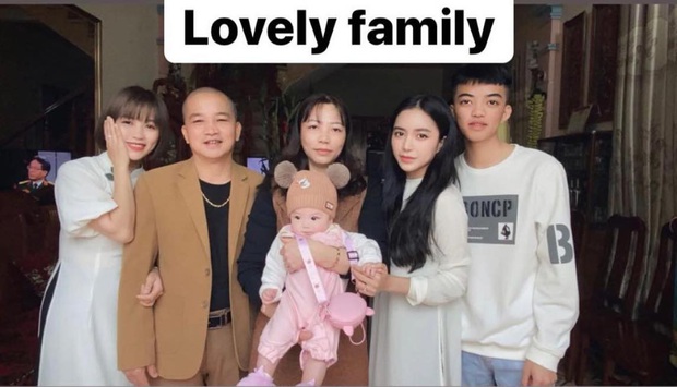 Khoảnh khắc sum vầy ngày đầu năm mới của loạt trai xinh gái đẹp, nổi nhất vẫn là liên minh 3 hot family đứng đầu MXH - Ảnh 6. Khoảnh khắc sum vầy ngày đầu năm mới của loạt trai xinh gái đẹp, nổi nhất vẫn là liên minh 3 hot family đứng đầu MXH - Ảnh 6.