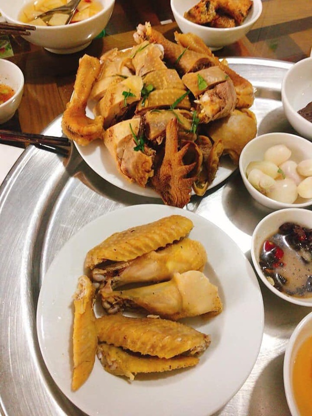 Có kiểu người không bao giờ ngấy món gà luộc ngày Tết vì chỉ… nhặt phần cánh để ăn: Khôn thế ai chơi lại! - Ảnh 2. Có kiểu người không bao giờ ngấy món gà luộc ngày Tết vì chỉ… nhặt phần cánh để ăn: Khôn thế ai chơi lại! - Ảnh 2.