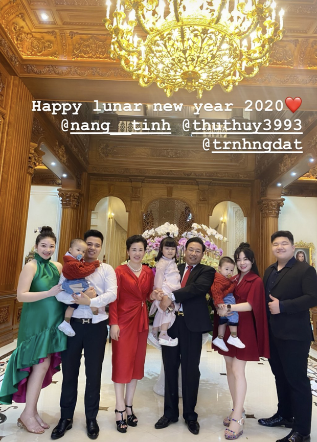 Khoảnh khắc sum vầy ngày đầu năm mới của loạt trai xinh gái đẹp, nổi nhất vẫn là liên minh 3 hot family đứng đầu MXH - Ảnh 5. Khoảnh khắc sum vầy ngày đầu năm mới của loạt trai xinh gái đẹp, nổi nhất vẫn là liên minh 3 hot family đứng đầu MXH - Ảnh 5.