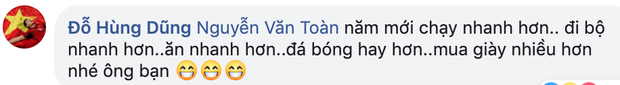 Mồng 1 Tết của cầu thủ tuổi Tý Nguyễn Văn Toàn: Ăn mì tôm ngấu nghiến như bị bỏ đói mấy ngày, bị Đức Huy doạ vào Facebook của bố troll lầy lội - Ảnh 3. Mồng 1 Tết của cầu thủ tuổi Tý Nguyễn Văn Toàn: Ăn mì tôm ngấu nghiến như bị bỏ đói mấy ngày, bị Đức Huy doạ vào Facebook của bố troll lầy lội - Ảnh 3.