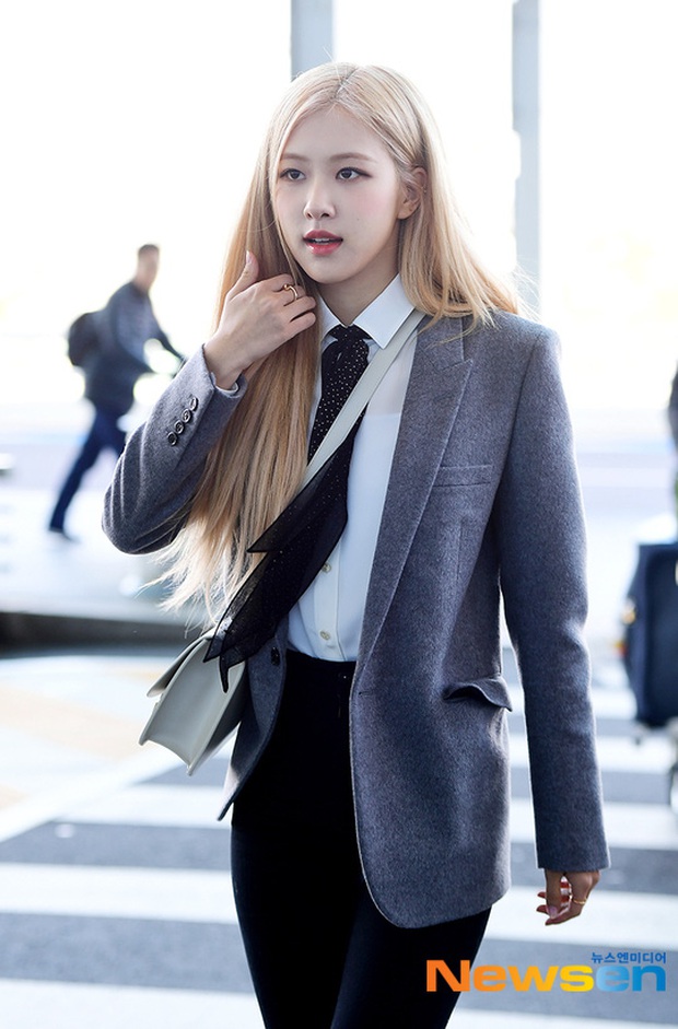 Rosé (BLACKPINK) gây sốt tại sân bay ngày đầu năm: Khí chất quyền lực tựa nữ CEO, không hở vẫn khoe trọn body mãn nhãn - Ảnh 7.