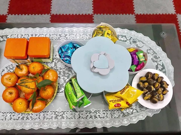 Đã tìm ra khay bánh mứt “quốc dân” nhà nào cũng có dịp Tết này, kẻ khen người chê vì nhìn… hơi sến lại khó sử dụng? - Ảnh 18. Đã tìm ra khay bánh mứt “quốc dân” nhà nào cũng có dịp Tết này, kẻ khen người chê vì nhìn… hơi sến lại khó sử dụng? - Ảnh 18.