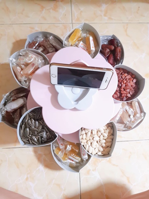 Đã tìm ra khay bánh mứt “quốc dân” nhà nào cũng có dịp Tết này, kẻ khen người chê vì nhìn… hơi sến lại khó sử dụng? - Ảnh 14. Đã tìm ra khay bánh mứt “quốc dân” nhà nào cũng có dịp Tết này, kẻ khen người chê vì nhìn… hơi sến lại khó sử dụng? - Ảnh 14.