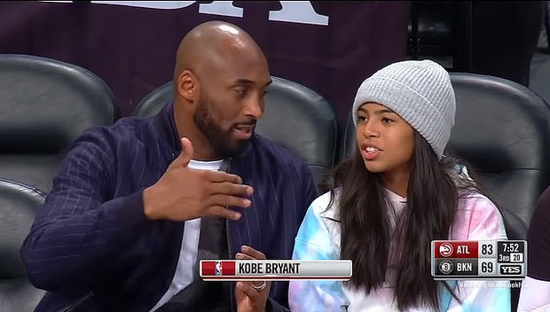Nhói lòng trước clip ghi lại khoảnh khắc tình cảm của Kobe Bryant và con gái 13 tuổi Gianna, được quay ngay trước khi cả hai thiệt mạng thương tâm sau vụ rơi máy bay - Ảnh 2. Nhói lòng trước clip ghi lại khoảnh khắc tình cảm của Kobe Bryant và con gái 13 tuổi Gianna, được quay ngay trước khi cả hai thiệt mạng thương tâm sau vụ rơi máy bay - Ảnh 2.