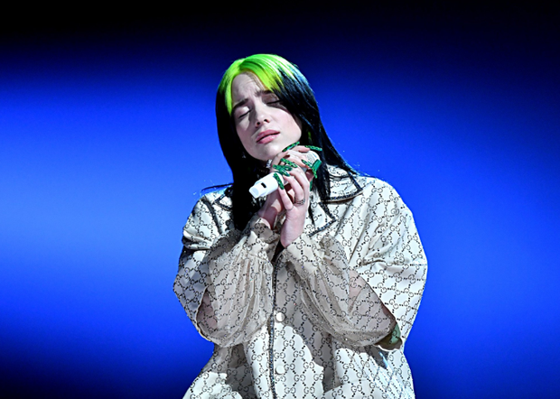 Vừa viết nên lịch sử tại Grammy, Billie Eilish chinh thức có màn trình diễn bất ngờ tại Oscar: thời tới cản không kịp? - Ảnh 2. Vừa viết nên lịch sử tại Grammy, Billie Eilish chinh thức có màn trình diễn bất ngờ tại Oscar: thời tới cản không kịp? - Ảnh 2.