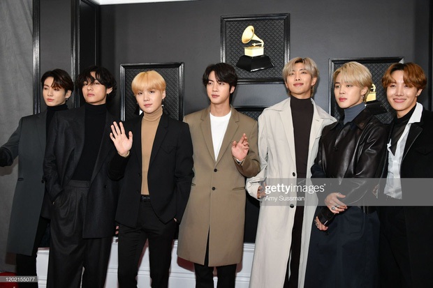 Visual hot nhất Grammy 2020 hôm nay: Em út BTS trend hơn 30 quốc gia vì màn xuất hiện mê hồn, đúng là đẹp trai nhất thế giới - Ảnh 4.