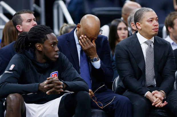 Những giọt nước mắt lăn dài tại NBA trong ngày huyền thoại Kobe Bryant vẫy tay từ biệt - Ảnh 10. Những giọt nước mắt lăn dài tại NBA trong ngày huyền thoại Kobe Bryant vẫy tay từ biệt - Ảnh 10.