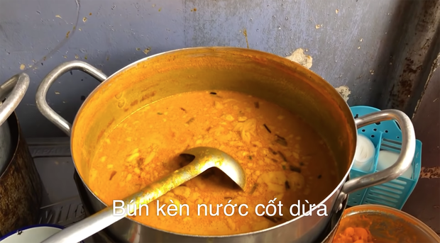 Bỏ 5 tỷ tậu biệt thự là phải như Thuỷ Tiên: chọn luôn căn đối diện chợ, sáng đi 30 giây là ăn được cả chục món ngon khác nhau - Ảnh 8.