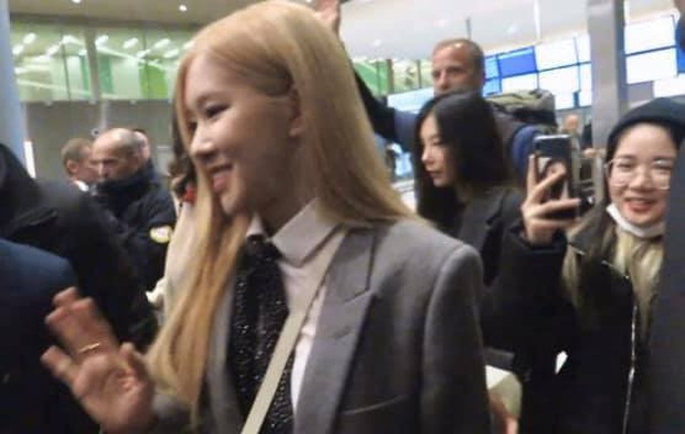 Gặp Rosé 5 lần, Lisa, Jennie hay Jessica, Sooyoung (SNSD) đều đã tay bắt mặt mừng: đọc ngay nhật ký fangirl số 1 Việt Nam để hưởng ké chút may mắn nào! - Ảnh 18. Gặp Rosé 5 lần, Lisa, Jennie hay Jessica, Sooyoung (SNSD) đều đã tay bắt mặt mừng: đọc ngay nhật ký fangirl số 1 Việt Nam để hưởng ké chút may mắn nào! - Ảnh 18.