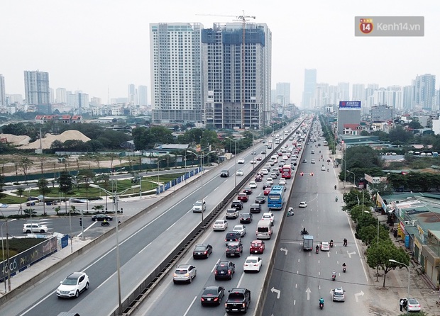 Người dân ùn ùn đổ về Thủ đô ngày mồng 4 tết trong cái lạnh 14 độ, cửa ngõ phía nam Hà Nội ùn tắc kéo dài - Ảnh 3. Người dân ùn ùn đổ về Thủ đô ngày mồng 4 tết trong cái lạnh 14 độ, cửa ngõ phía nam Hà Nội ùn tắc kéo dài - Ảnh 3.