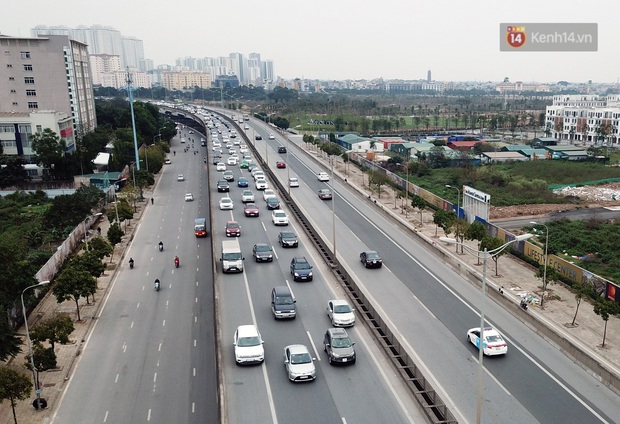 Người dân ùn ùn đổ về Thủ đô ngày mồng 4 tết trong cái lạnh 14 độ, cửa ngõ phía nam Hà Nội ùn tắc kéo dài - Ảnh 2. Người dân ùn ùn đổ về Thủ đô ngày mồng 4 tết trong cái lạnh 14 độ, cửa ngõ phía nam Hà Nội ùn tắc kéo dài - Ảnh 2.