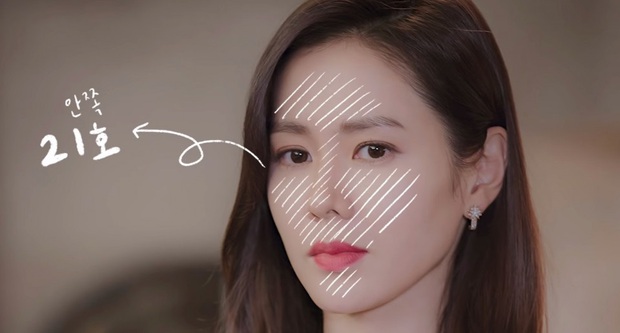 Thì ra bí kíp đánh nền mỏng nhẹ lại gọn mặt của Son Ye Jin lại chỉ đơn giản là mix 2 màu foundation lại với nhau - Ảnh 3. Thì ra bí kíp đánh nền mỏng nhẹ lại gọn mặt của Son Ye Jin lại chỉ đơn giản là mix 2 màu foundation lại với nhau - Ảnh 3.
