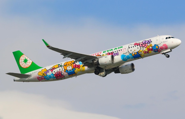 Nửa tin nửa ngờ trước bức ảnh máy bay Hello Kitty lượn lờ sát đường đẹp như anime ở Đài Loan, tìm ra sự thật ai cũng bất ngờ - Ảnh 12.
