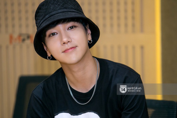 Yesung (Super Junior) từng muốn phẫu thuật thẩm mỹ để có đôi mắt giống Heechul & Siwon - Ảnh 4. Yesung (Super Junior) từng muốn phẫu thuật thẩm mỹ để có đôi mắt giống Heechul & Siwon - Ảnh 4.