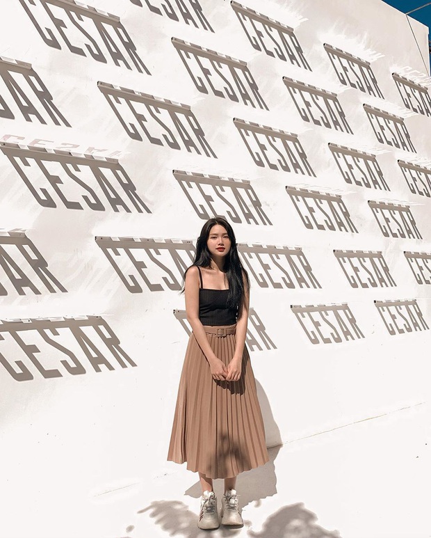 Street style Tết của hội hot girl sành mặc Instagram: Dù diện áo dài hay váy áo kiểu cách cũng đều sang chảnh, xinh tươi hết nút - Ảnh 8. Street style Tết của hội hot girl sành mặc Instagram: Dù diện áo dài hay váy áo kiểu cách cũng đều sang chảnh, xinh tươi hết nút - Ảnh 8.