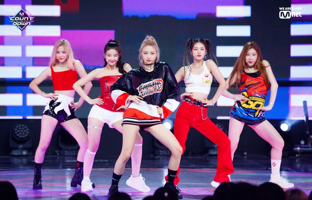 Nghệ sĩ được dự đoán dẫn đầu Kpop 2020: BLACKPINK mất hút, thua 3 nhóm nữ; 1 ca sĩ solo và tân binh hát nhép bài TWICE góp mặt - Ảnh 5. Nghệ sĩ được dự đoán dẫn đầu Kpop 2020: BLACKPINK mất hút, thua 3 nhóm nữ; 1 ca sĩ solo và tân binh hát nhép bài TWICE góp mặt - Ảnh 5.