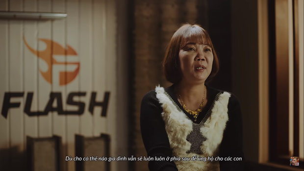 Nhìn mẹ Xuân Bách, ADC thấu hiểu, lo lắng cho con mới thấy game thủ may mắn đến nhường nào khi có gia đình ủng hộ! - Ảnh 4. Nhìn mẹ Xuân Bách, ADC thấu hiểu, lo lắng cho con mới thấy game thủ may mắn đến nhường nào khi có gia đình ủng hộ! - Ảnh 4.