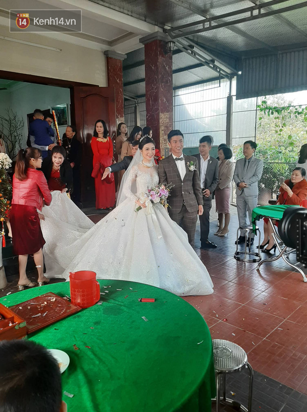 Nhà bố vợ cầu thủ Phan Văn Đức to nhất xóm, rạp cưới đằng gái kéo dài hết cả con đường - Ảnh 6. Nhà bố vợ cầu thủ Phan Văn Đức to nhất xóm, rạp cưới đằng gái kéo dài hết cả con đường - Ảnh 6.