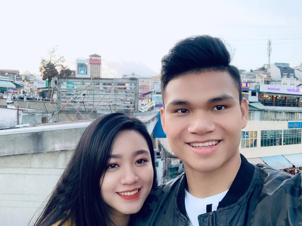 Xuân Mạnh cùng bạn gái tình cảm tại tiệc cưới Văn Đức - Nhật Linh, lấp lửng chuyện kết hôn - Ảnh 6. Xuân Mạnh cùng bạn gái tình cảm tại tiệc cưới Văn Đức - Nhật Linh, lấp lửng chuyện kết hôn - Ảnh 6.