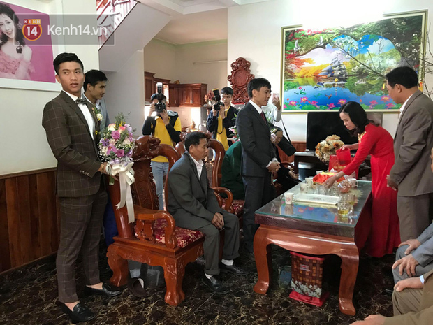 Nhà bố vợ cầu thủ Phan Văn Đức to nhất xóm, rạp cưới đằng gái kéo dài hết cả con đường - Ảnh 3. Nhà bố vợ cầu thủ Phan Văn Đức to nhất xóm, rạp cưới đằng gái kéo dài hết cả con đường - Ảnh 3.