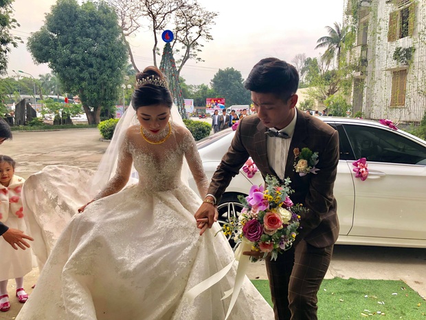 Xuân Mạnh cùng bạn gái tình cảm tại tiệc cưới Văn Đức - Nhật Linh, lấp lửng chuyện kết hôn - Ảnh 7. Xuân Mạnh cùng bạn gái tình cảm tại tiệc cưới Văn Đức - Nhật Linh, lấp lửng chuyện kết hôn - Ảnh 7.