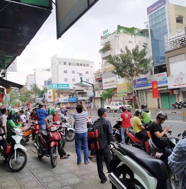 Nghi án thanh niên ngáo đá cầm súng, lựu đạn cướp ngân hàng ở Sài Gòn - Ảnh 2. Nghi án thanh niên ngáo đá cầm súng, lựu đạn cướp ngân hàng ở Sài Gòn - Ảnh 2.