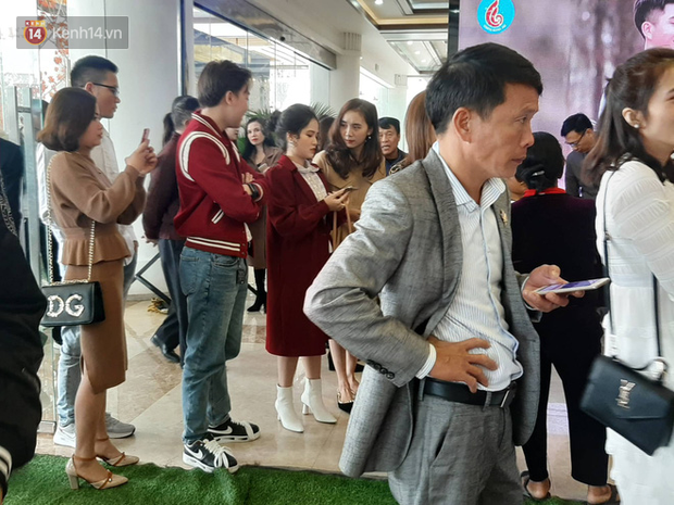 Xịt máu mũi với khoảnh khắc lướt qua của tình tin đồn Quang Hải, càng nhìn càng hiểu sao chiếm được trái tim chàng cầu thủ rồi! - Ảnh 3. Xịt máu mũi với khoảnh khắc lướt qua của tình tin đồn Quang Hải, càng nhìn càng hiểu sao chiếm được trái tim chàng cầu thủ rồi! - Ảnh 3.