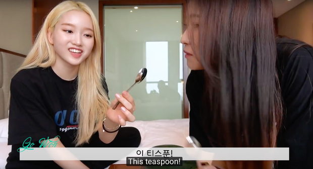 Cái khó ló cái khôn: LOONA bổ dưa hấu bằng… thìa trong khách sạn ở Việt Nam, fan lo nhất cho cái ga trải giường - Ảnh 3. Cái khó ló cái khôn: LOONA bổ dưa hấu bằng… thìa trong khách sạn ở Việt Nam, fan lo nhất cho cái ga trải giường - Ảnh 3.