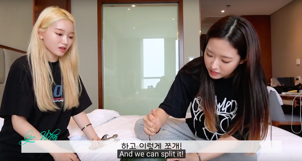 Cái khó ló cái khôn: LOONA bổ dưa hấu bằng… thìa trong khách sạn ở Việt Nam, fan lo nhất cho cái ga trải giường - Ảnh 4. Cái khó ló cái khôn: LOONA bổ dưa hấu bằng… thìa trong khách sạn ở Việt Nam, fan lo nhất cho cái ga trải giường - Ảnh 4.