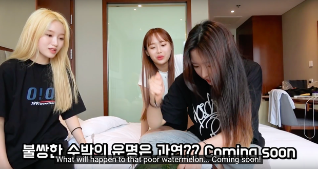 Cái khó ló cái khôn: LOONA bổ dưa hấu bằng… thìa trong khách sạn ở Việt Nam, fan lo nhất cho cái ga trải giường - Ảnh 9. Cái khó ló cái khôn: LOONA bổ dưa hấu bằng… thìa trong khách sạn ở Việt Nam, fan lo nhất cho cái ga trải giường - Ảnh 9.