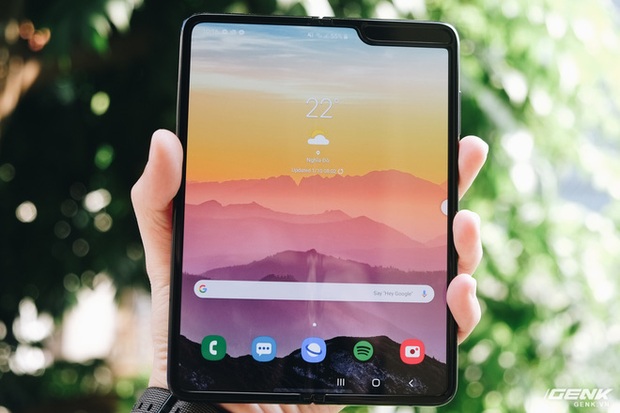 Dùng Galaxy Fold không dán màn hình: Chiếc máy của tôi bây giờ ra sao? - Ảnh 1.