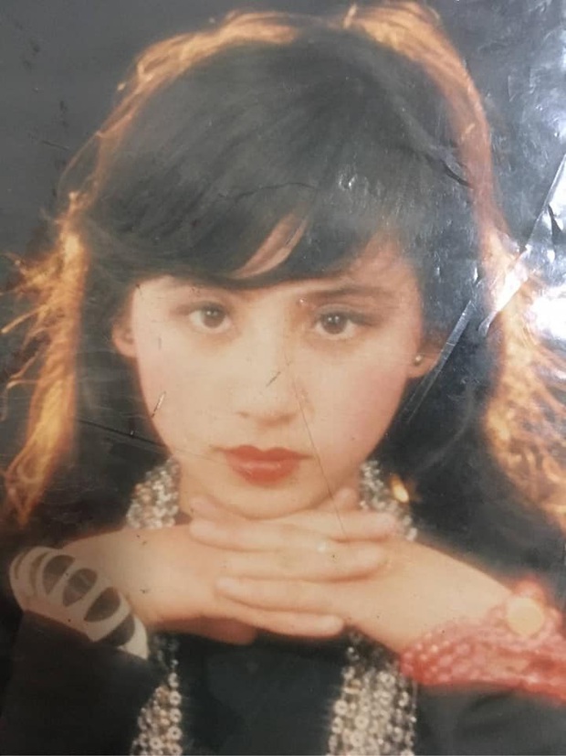 Giữa hàng vạn bức hình khoe bố mẹ hồi trẻ, một bà mẹ bất ngờ được chú ý vì ngoại hình cực phẩm chuẩn diễn viên Hồng Kông - Ảnh 4.